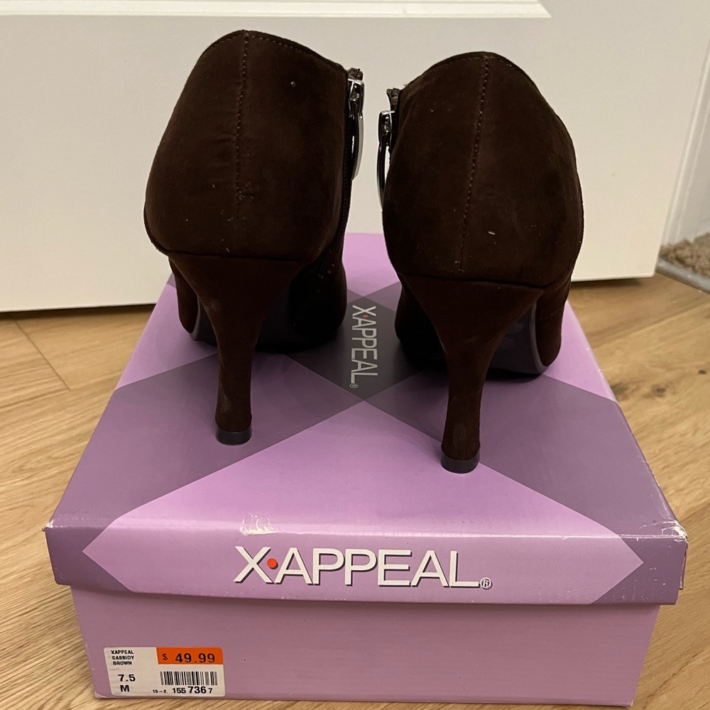 Woman’s booties - Picture 4 of 4